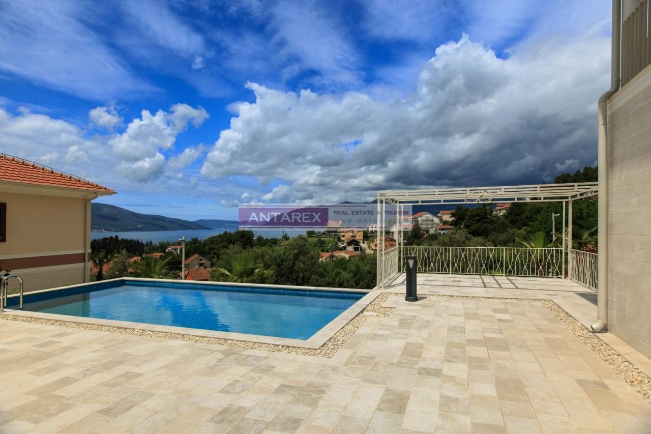 Villa à Tivat, Monténégro, 290 m² - image 1