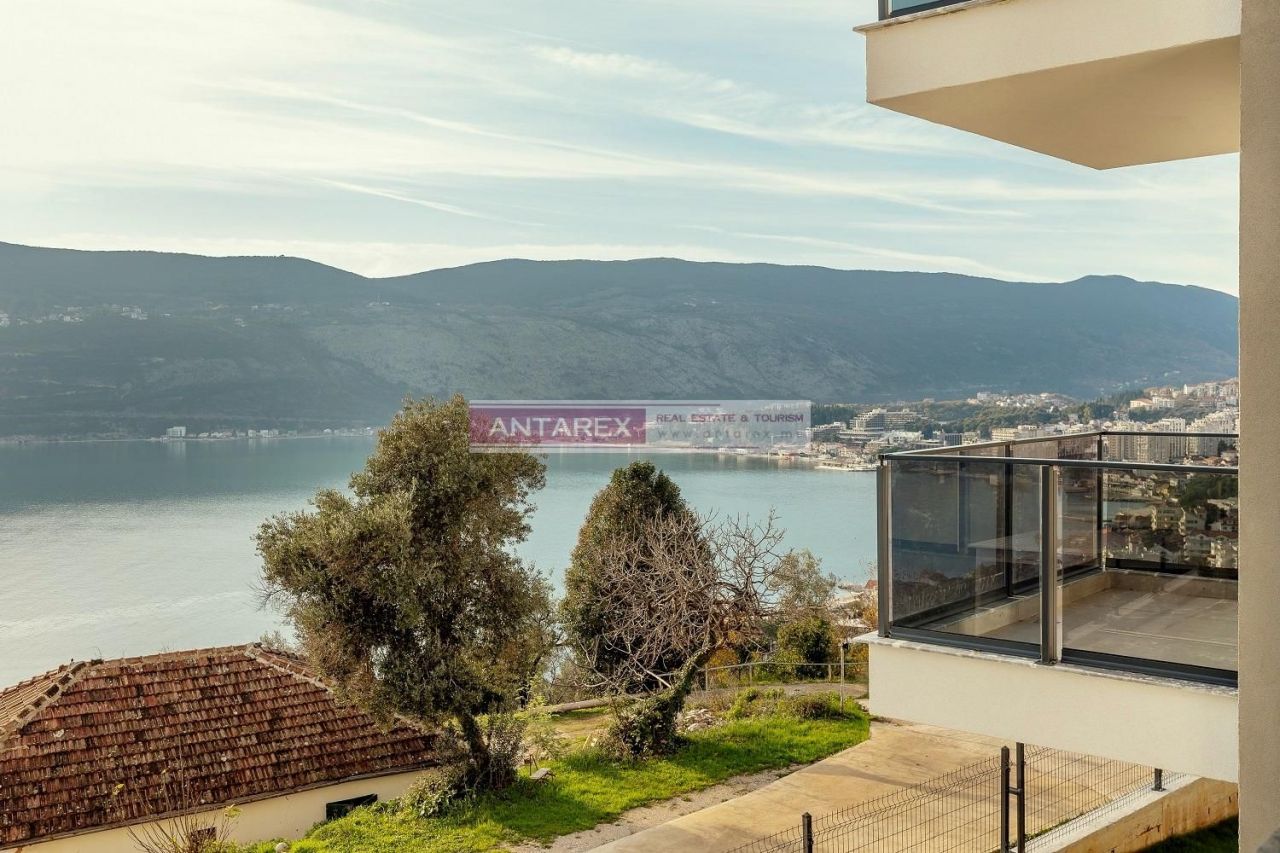 Apartamento en Herceg-Novi, Montenegro, 61 m² - imagen 1