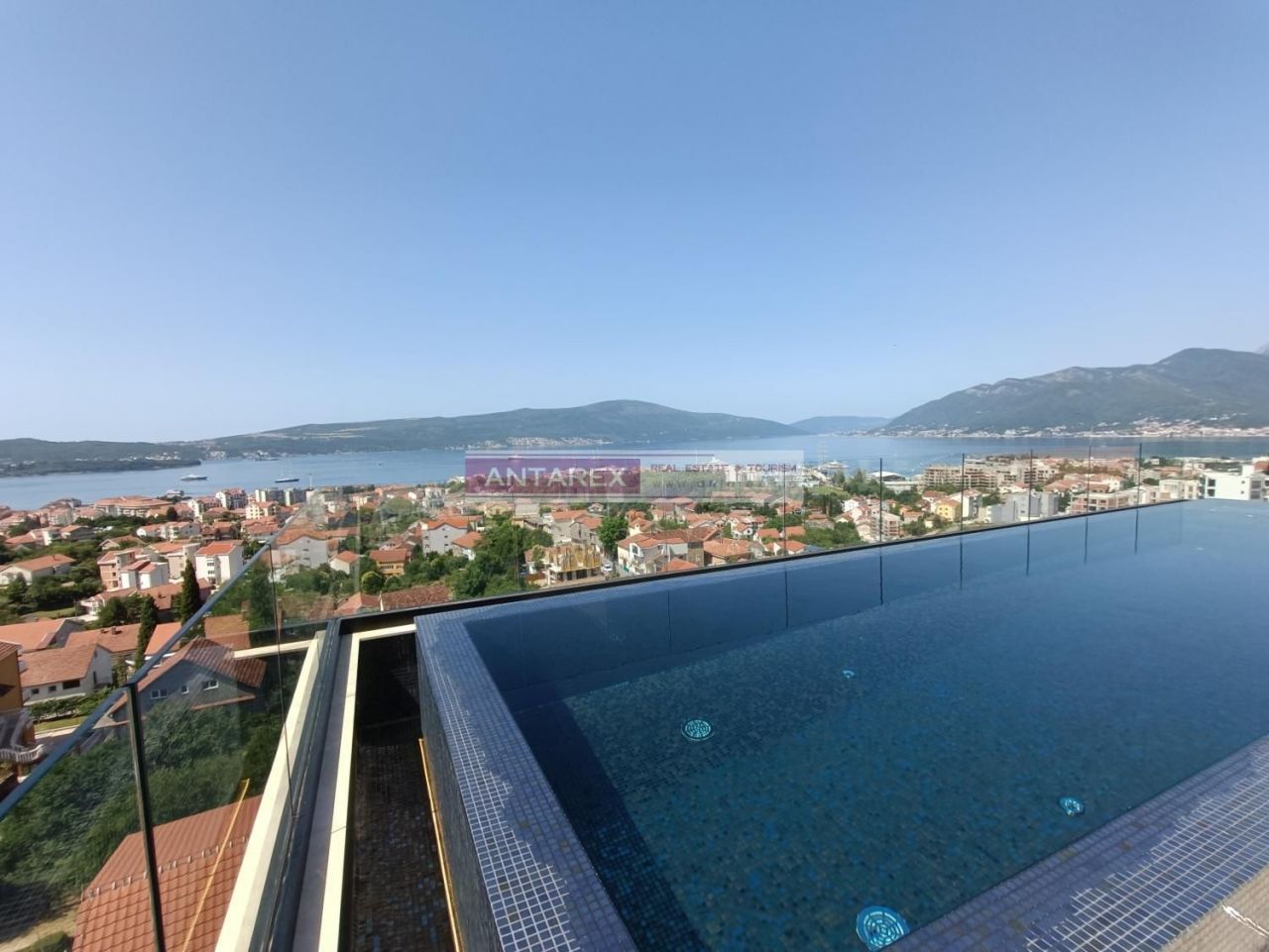 Apartamento en Tivat, Montenegro, 60 m² - imagen 1