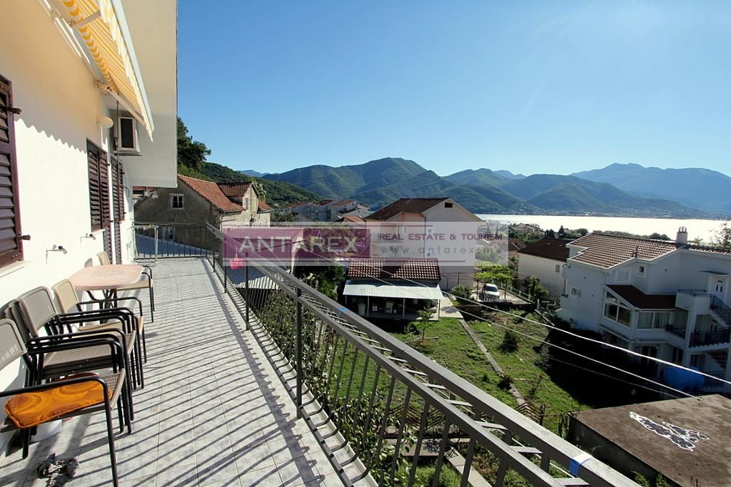 Villa in Bijela, Montenegro, 323 m² - picture 1