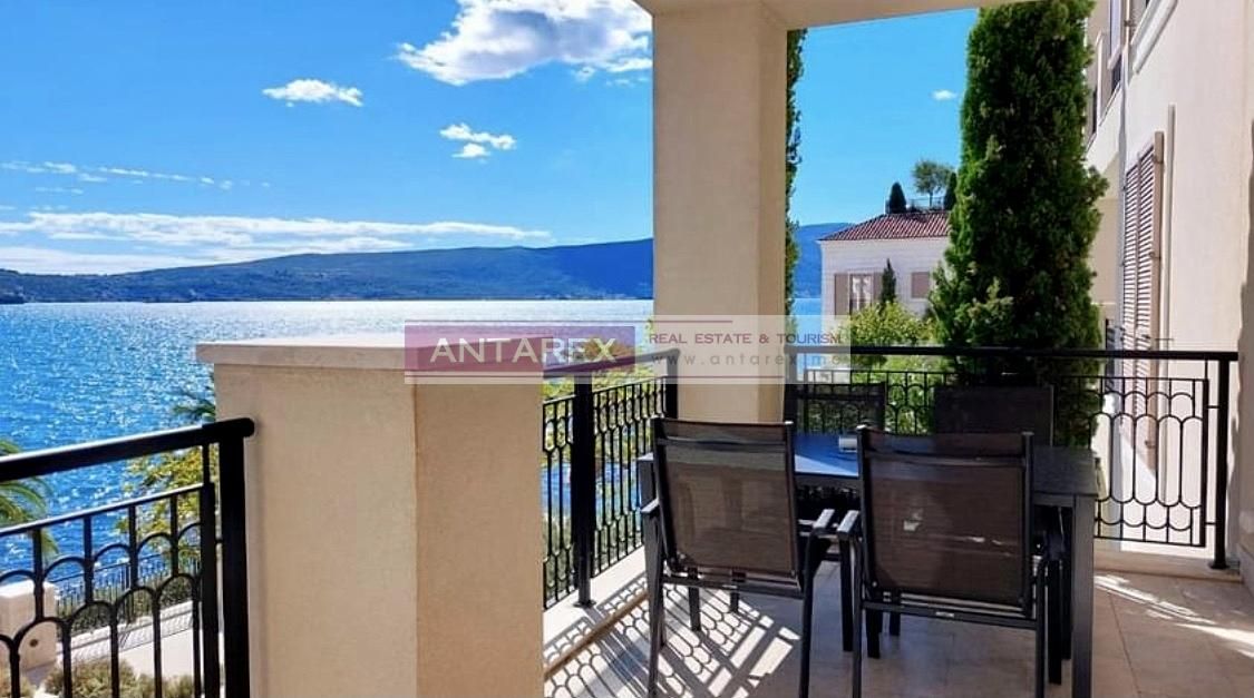 Apartamento en Tivat, Montenegro, 69 m² - imagen 1