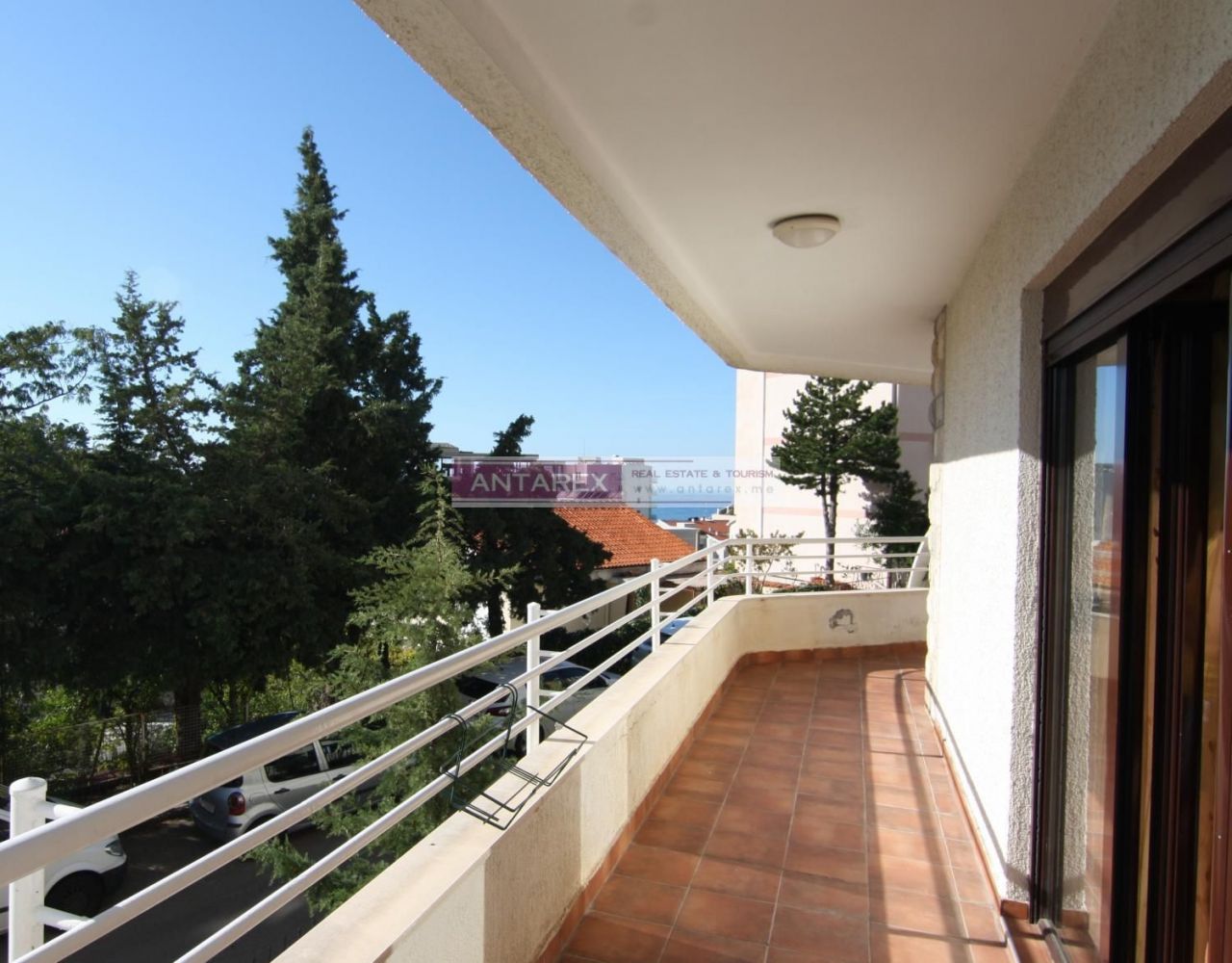 Appartement à Petrovac, Monténégro, 55 m² - image 1