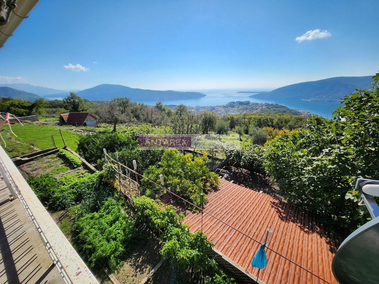 Villa in Herceg-Novi, Montenegro, 230 m² - picture 1