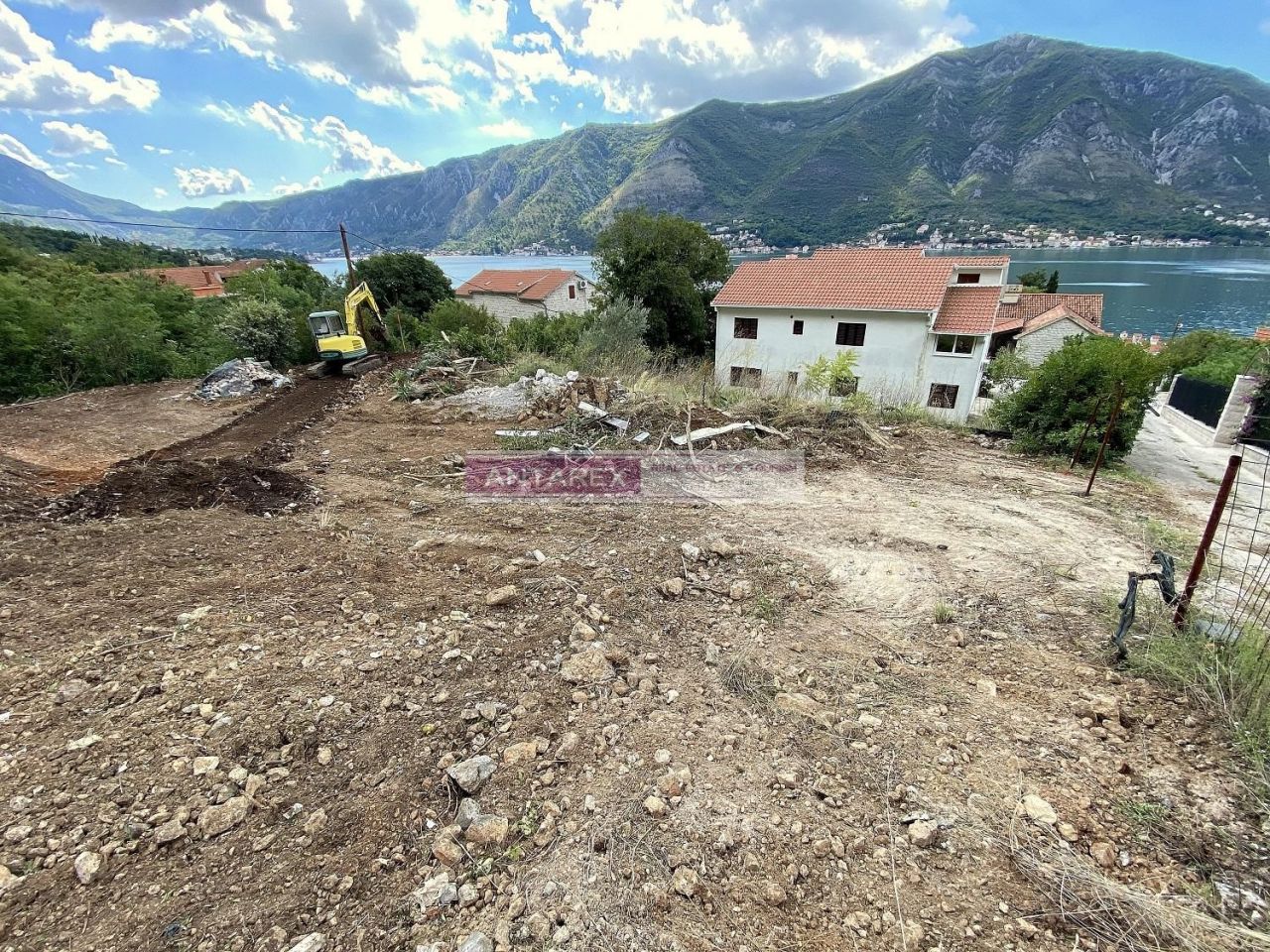 Grundstück in Dobrota, Montenegro, 787 m² - Foto 1