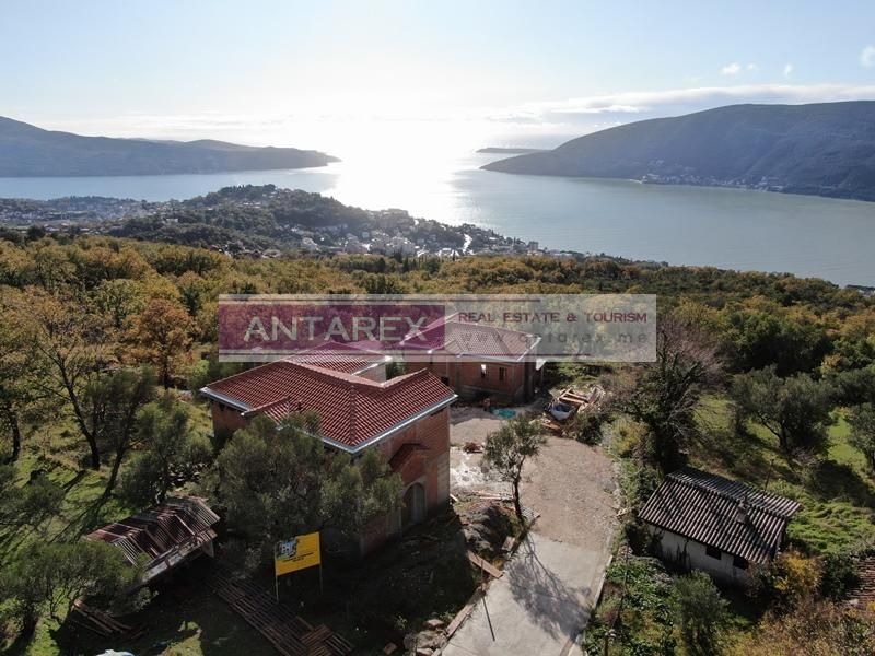 Villa à Herceg-Novi, Monténégro, 204 m² - image 1