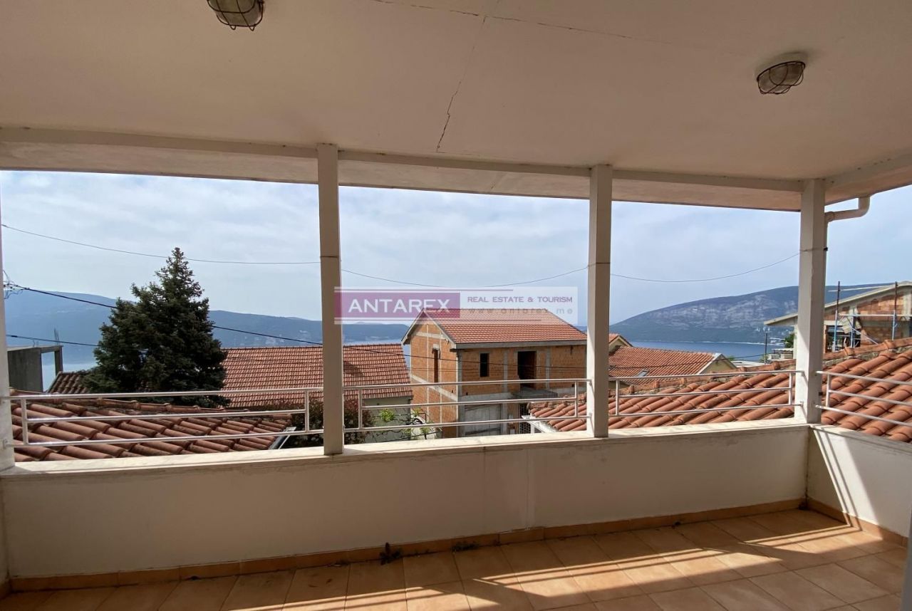 Appartement à Herceg-Novi, Monténégro, 115 m² - image 1