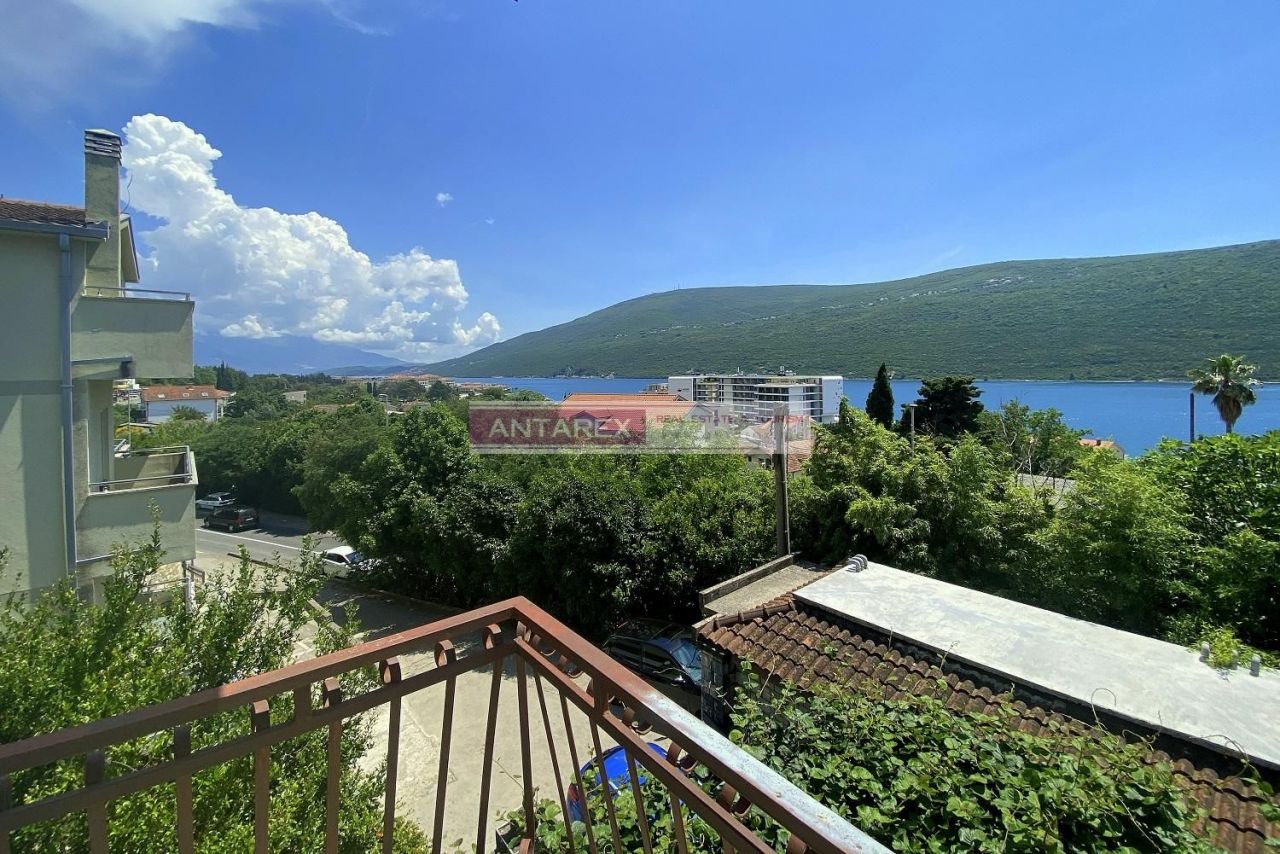 Villa en Kumbor, Montenegro, 140 m² - imagen 1