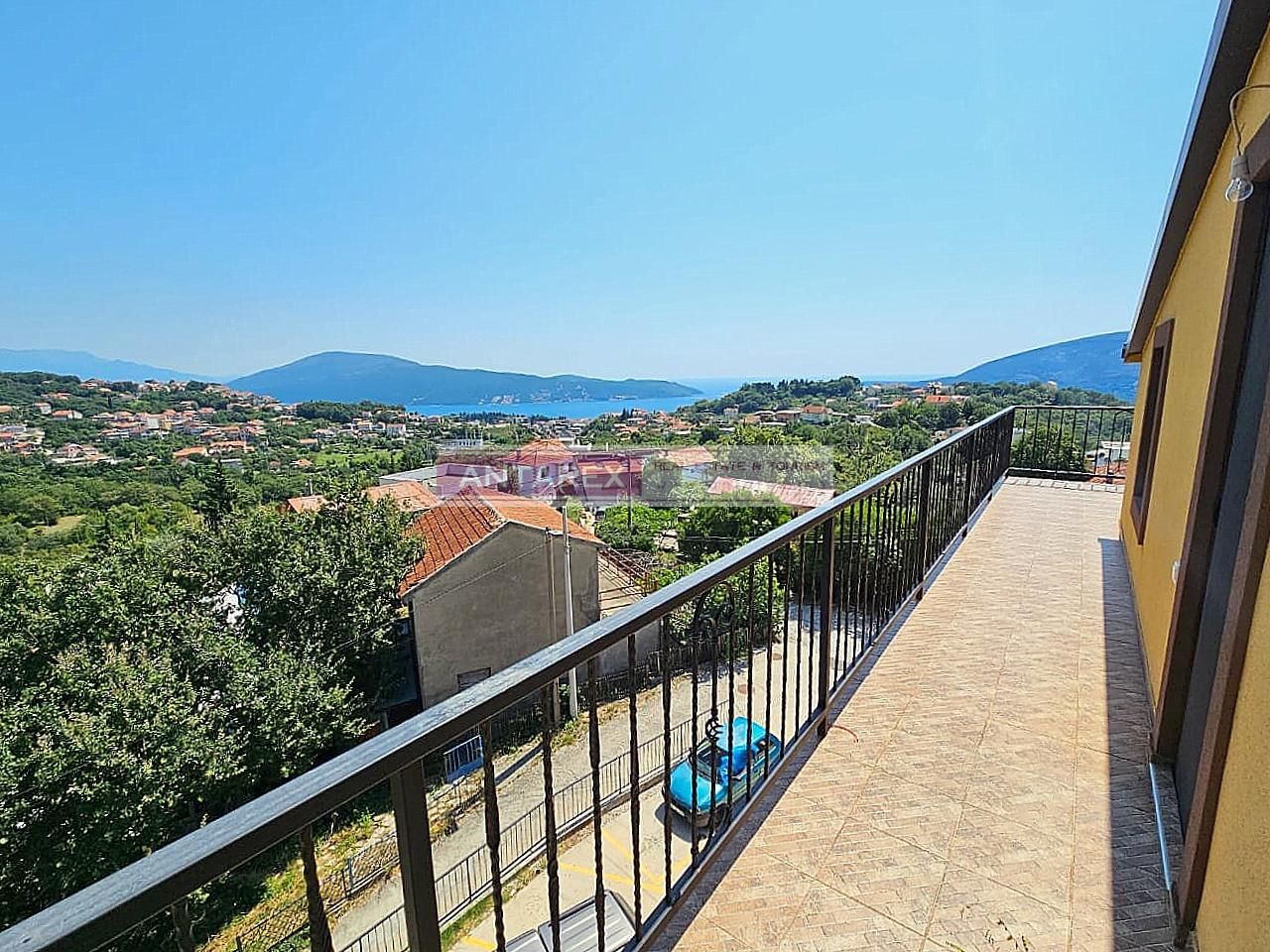 Appartement à Herceg-Novi, Monténégro, 96 m² - image 1