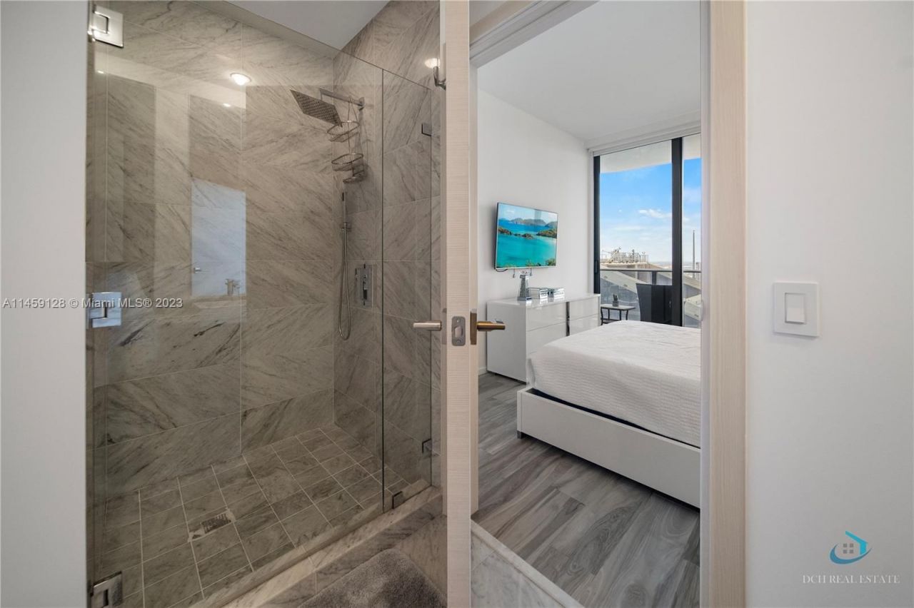 Penthouse in Miami, USA, 80 m² - picture 9