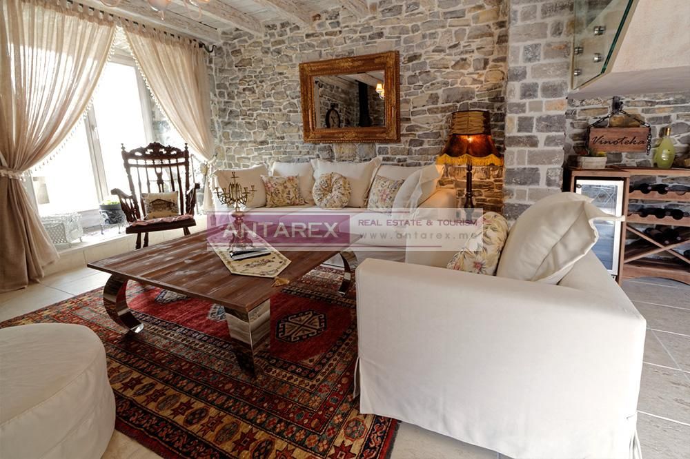 Villa a Tivat, Montenegro, 125 m² - foto 2