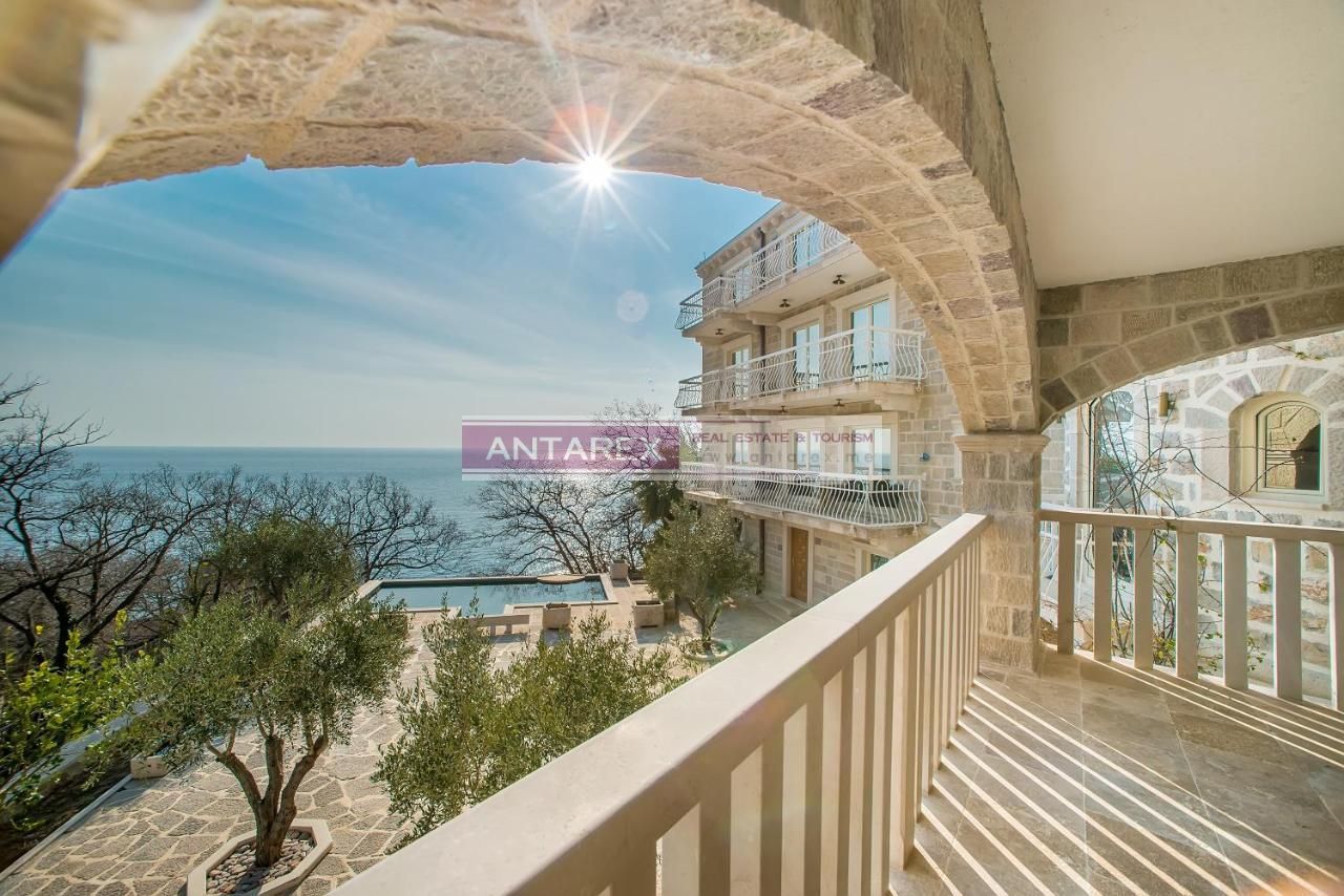 Commercial property in Rezevici, Montenegro, 1 300 m² - picture 2