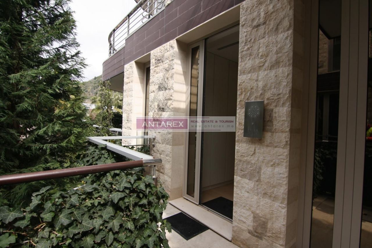 Apartment in Budva, Montenegro, 146 m² - picture 2