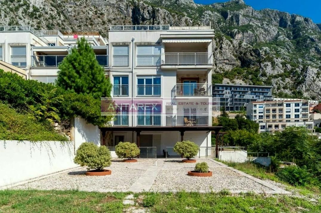 Apartment in Dobrota, Montenegro, 75 m² - picture 2