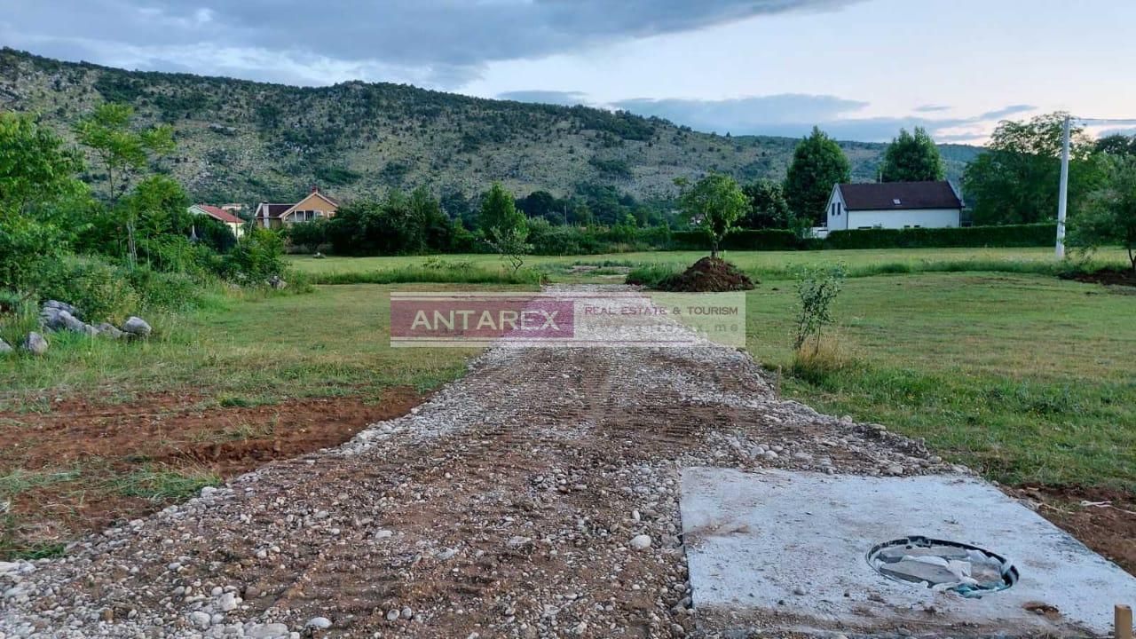 Grundstück in Podgorica, Montenegro, 1 200 m² - Foto 2