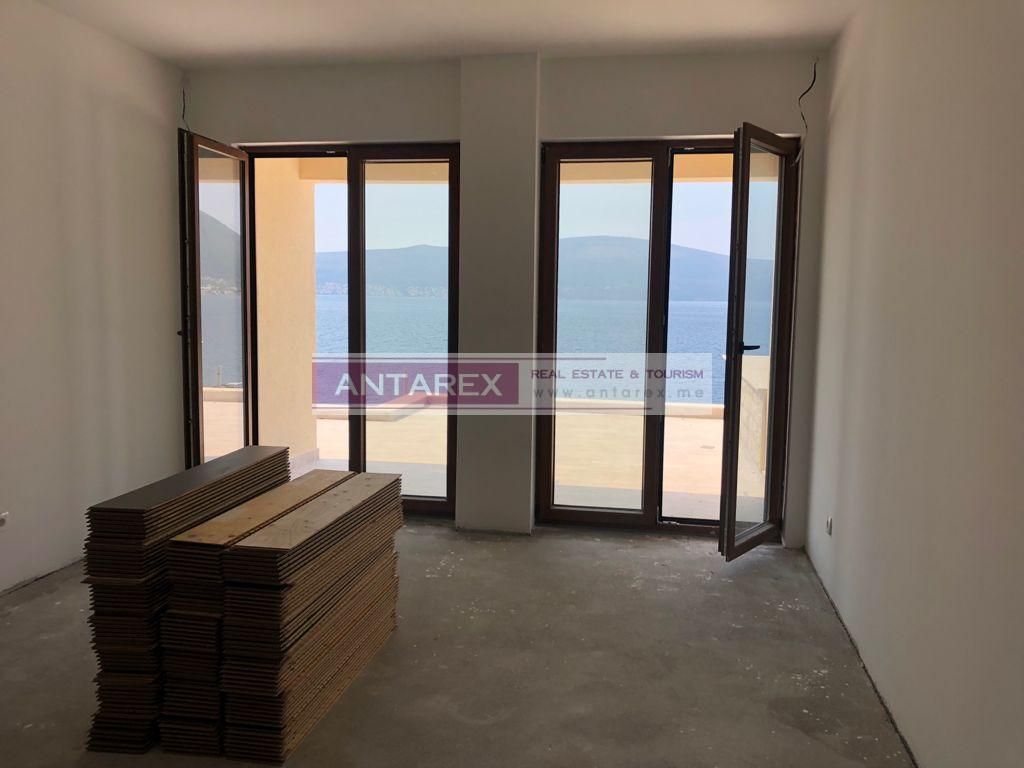 Appartement à Tivat, Monténégro, 97 m² - image 2