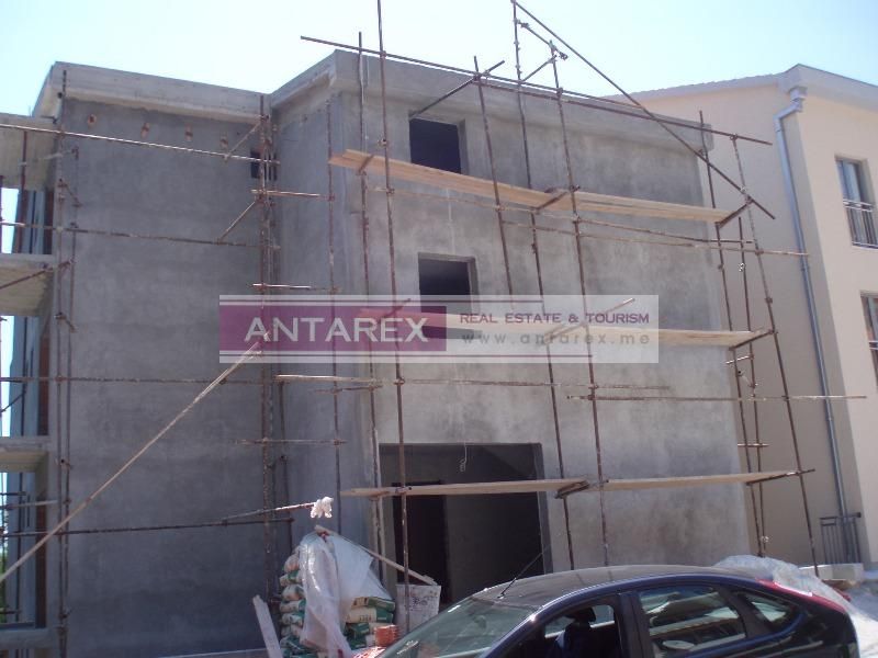 Villa in Petrovac, Montenegro - picture 3