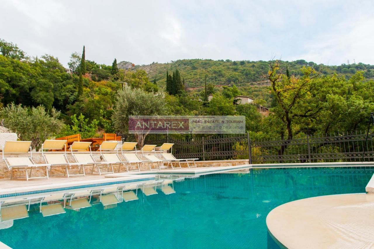 Commercial property in Rezevici, Montenegro, 1 300 m² - picture 3