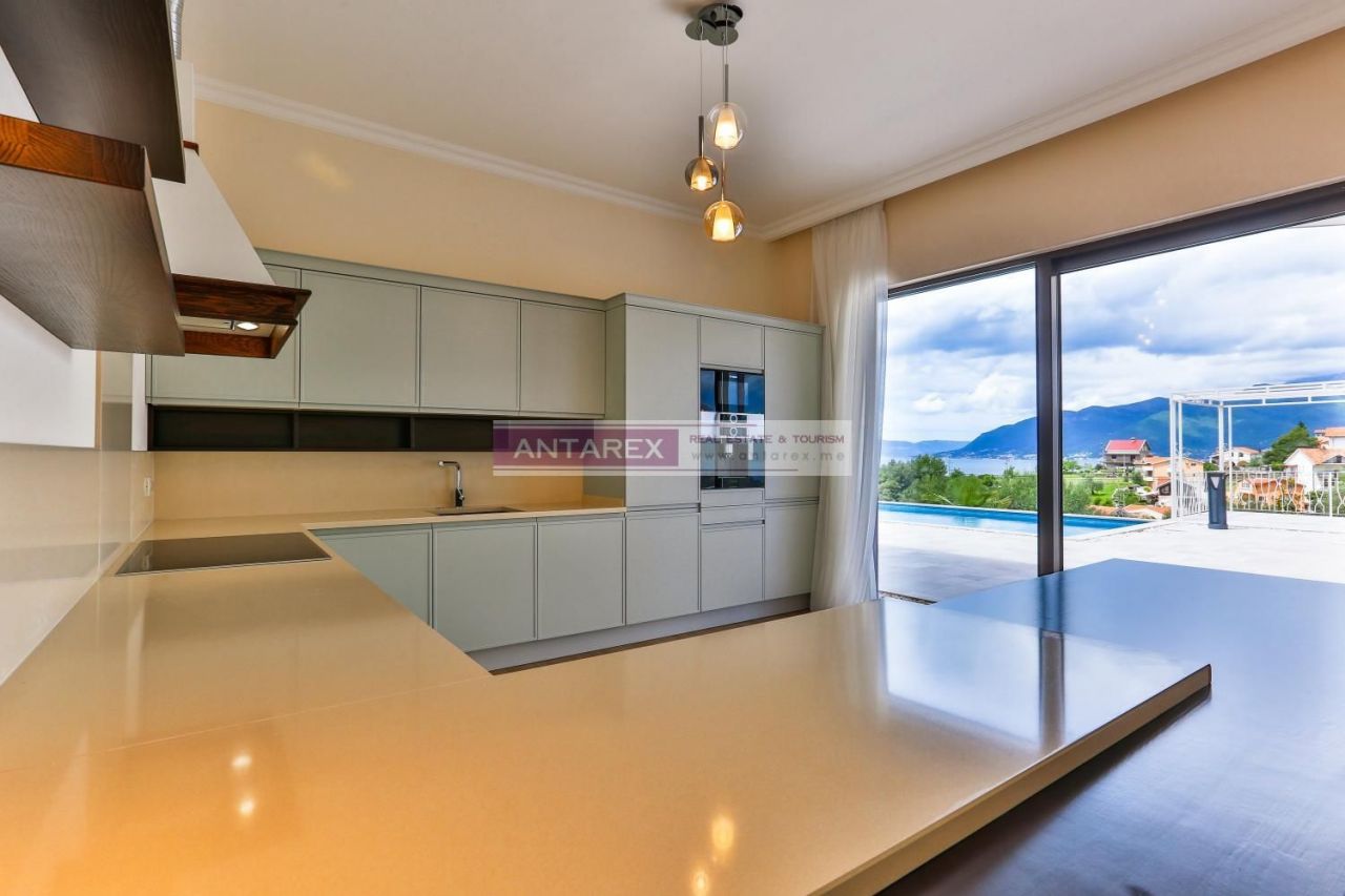 Villa a Tivat, Montenegro, 290 m² - foto 3
