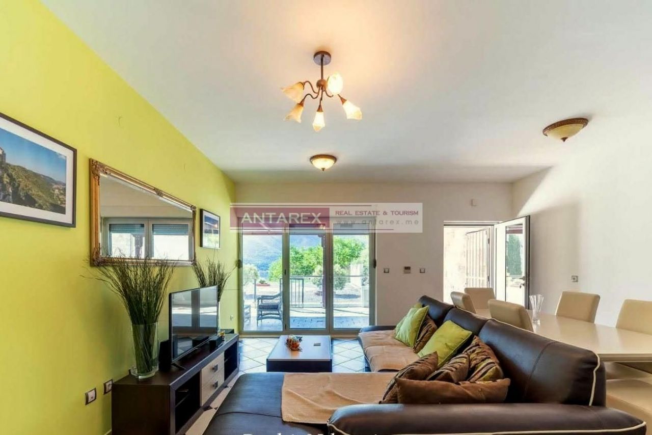 Apartment in Dobrota, Montenegro, 75 m² - picture 3