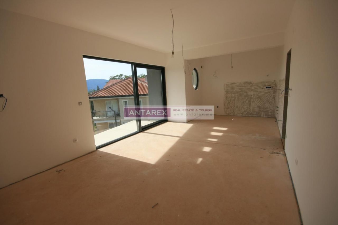 Villa a Tivat, Montenegro, 335 m² - foto 3