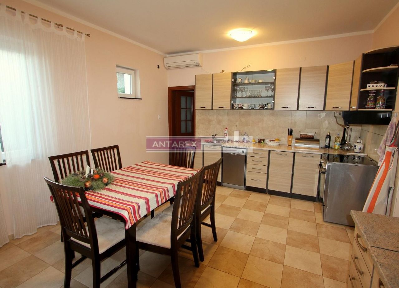 Apartment in Bijela, Montenegro, 104 m² - picture 3