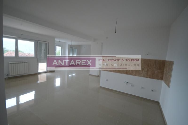 Proprietà commerciale a Igalo, Montenegro, 350 m² - foto 4