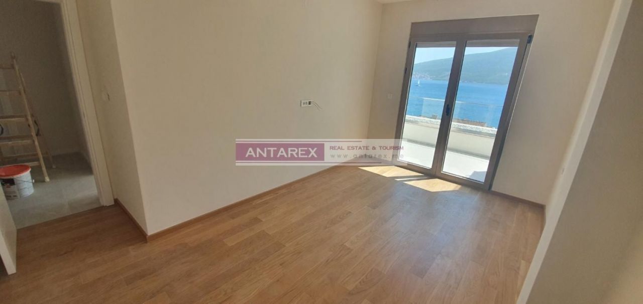 Apartment in Baosici, Montenegro, 58 m² - picture 4