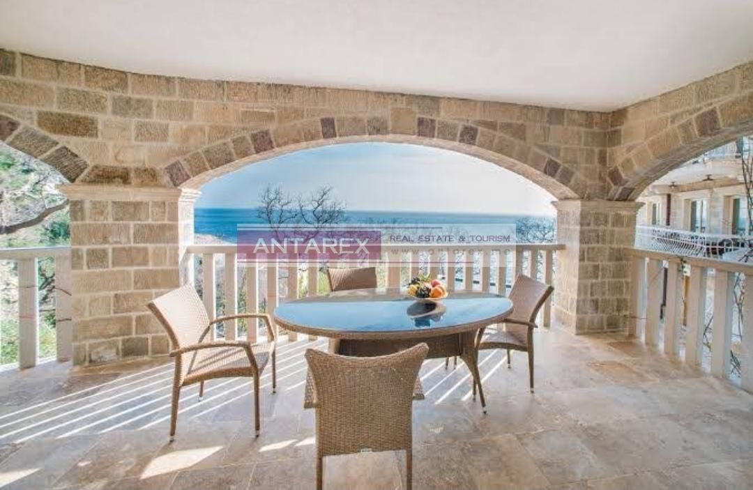 Commercial property in Rezevici, Montenegro, 1 300 m² - picture 4