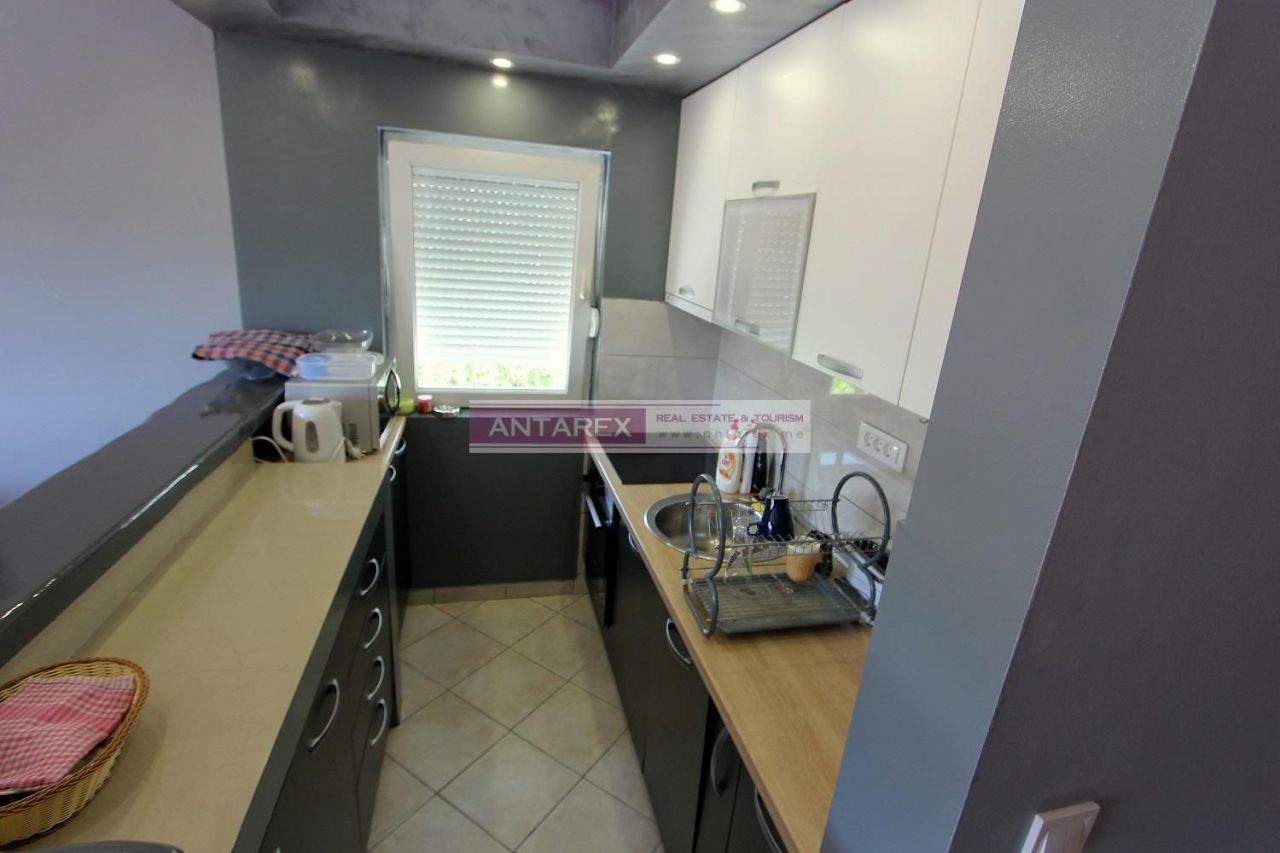 Apartment in Herceg-Novi, Montenegro, 74 m² - picture 4