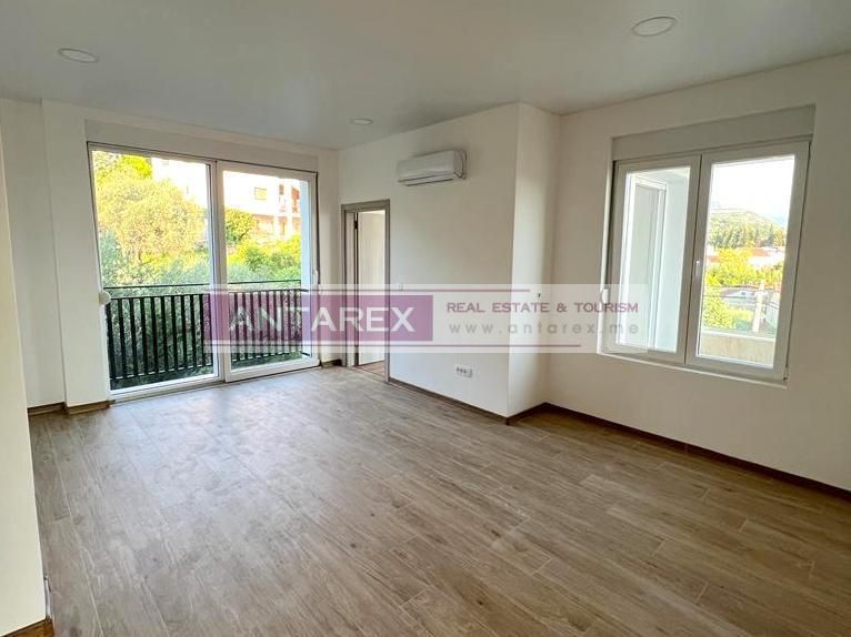 Apartment in Tivat, Montenegro, 43 m² - picture 4