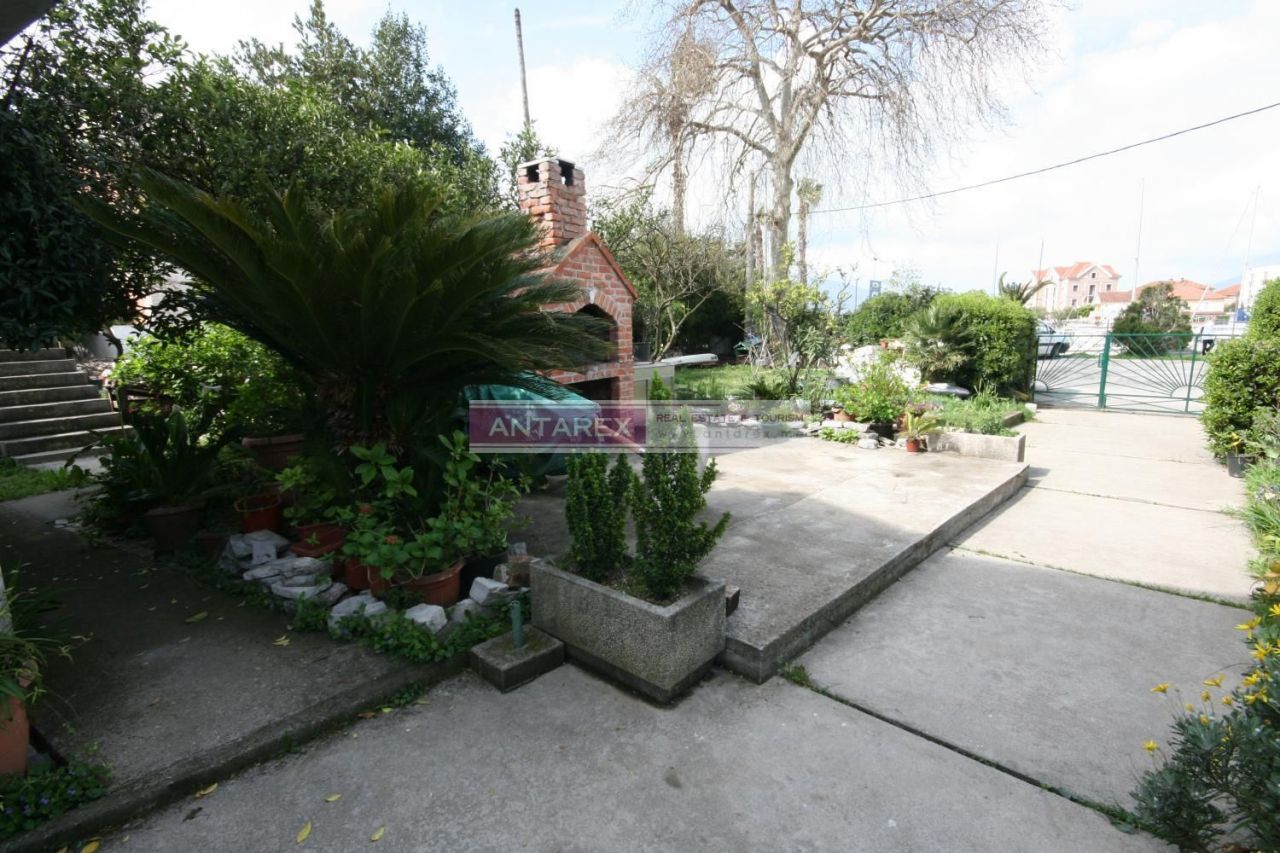 Villa en Tivat, Montenegro, 357 m² - imagen 5