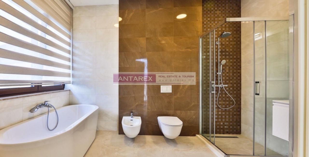 Villa a Tivat, Montenegro, 290 m² - foto 5