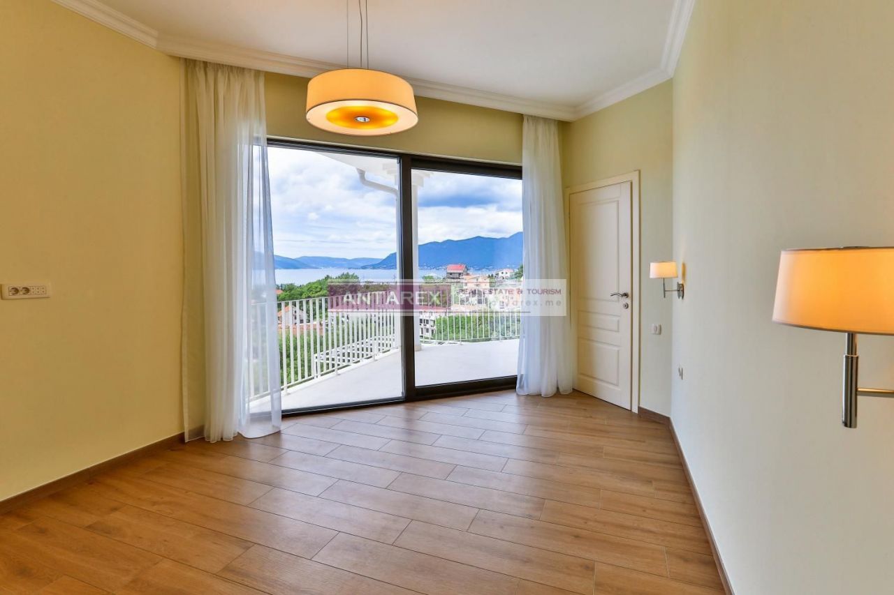 Villa a Tivat, Montenegro, 290 m² - foto 6