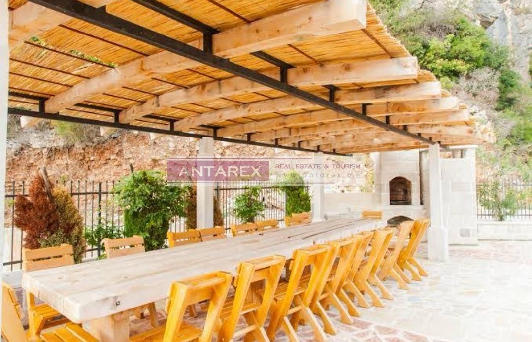 Commercial property in Rezevici, Montenegro, 1 300 m² - picture 7