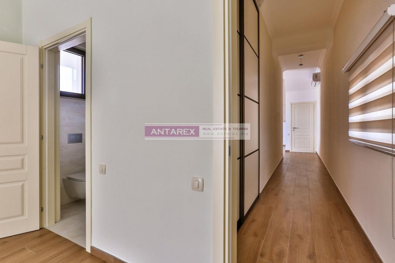 Villa a Tivat, Montenegro, 290 m² - foto 7