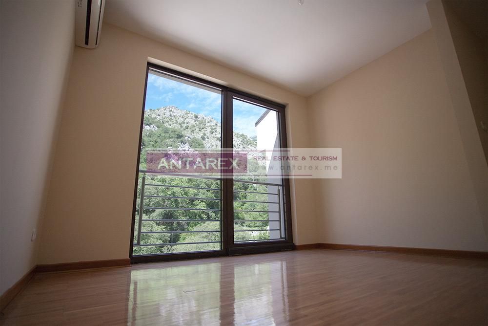 Biens commerciaux à Risan, Monténégro - image 9