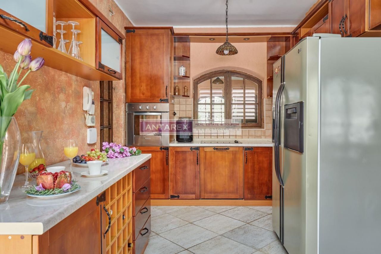 Villa in Stoliv, Montenegro, 300 m² - picture 9