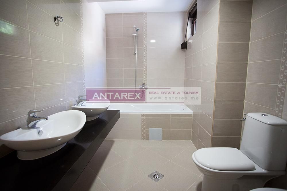 Biens commerciaux à Risan, Monténégro - image 11