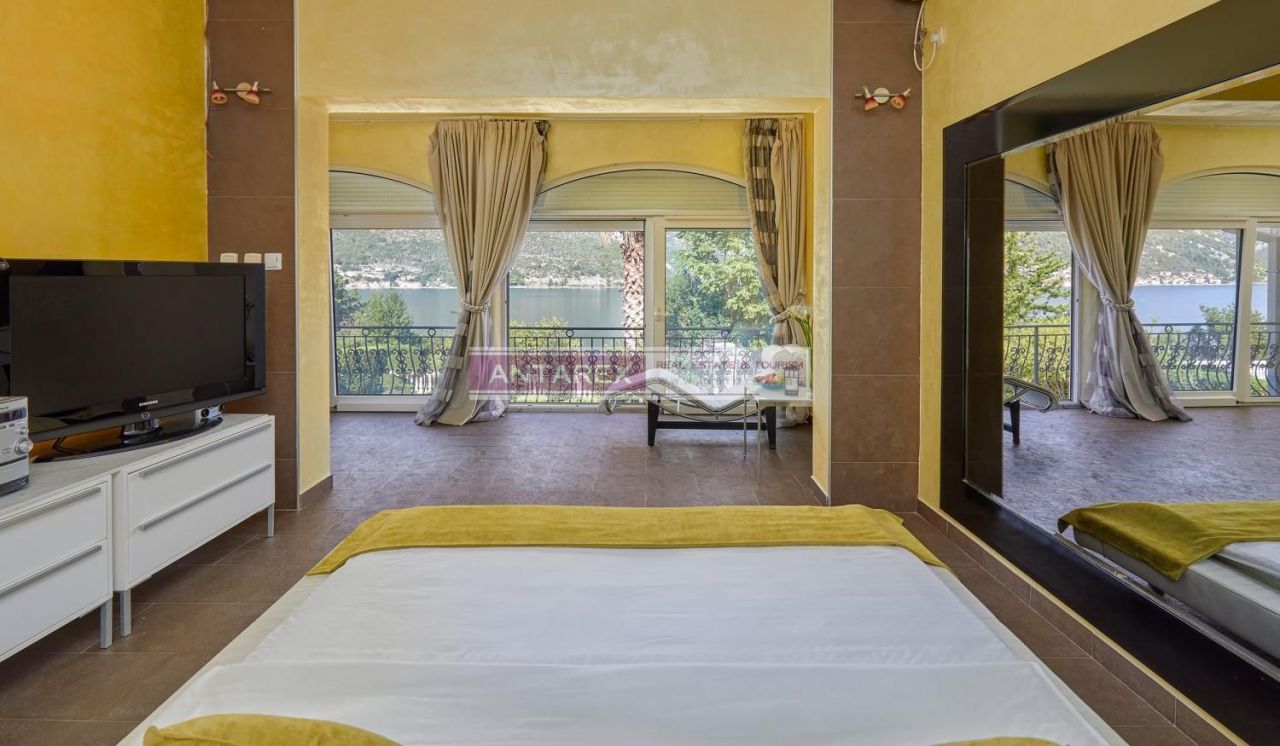 Villa in Stoliv, Montenegro, 300 m² - picture 13