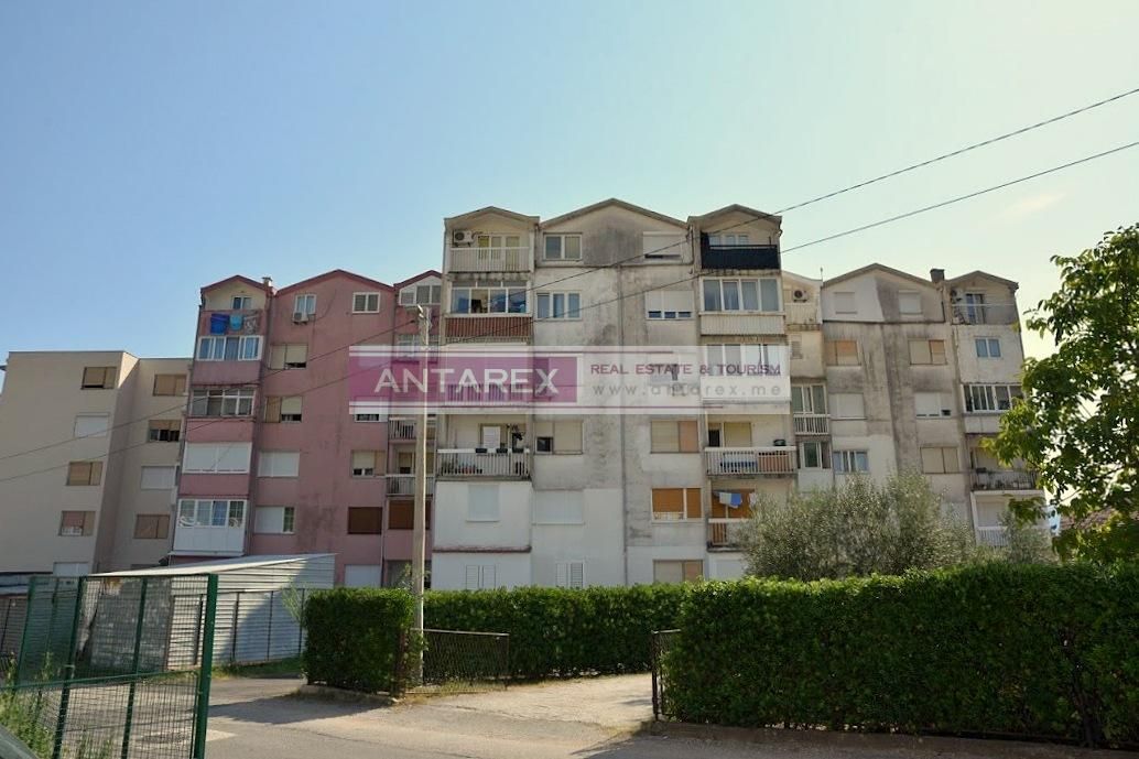 Apartment in Bijela, Montenegro, 90 m² - picture 17