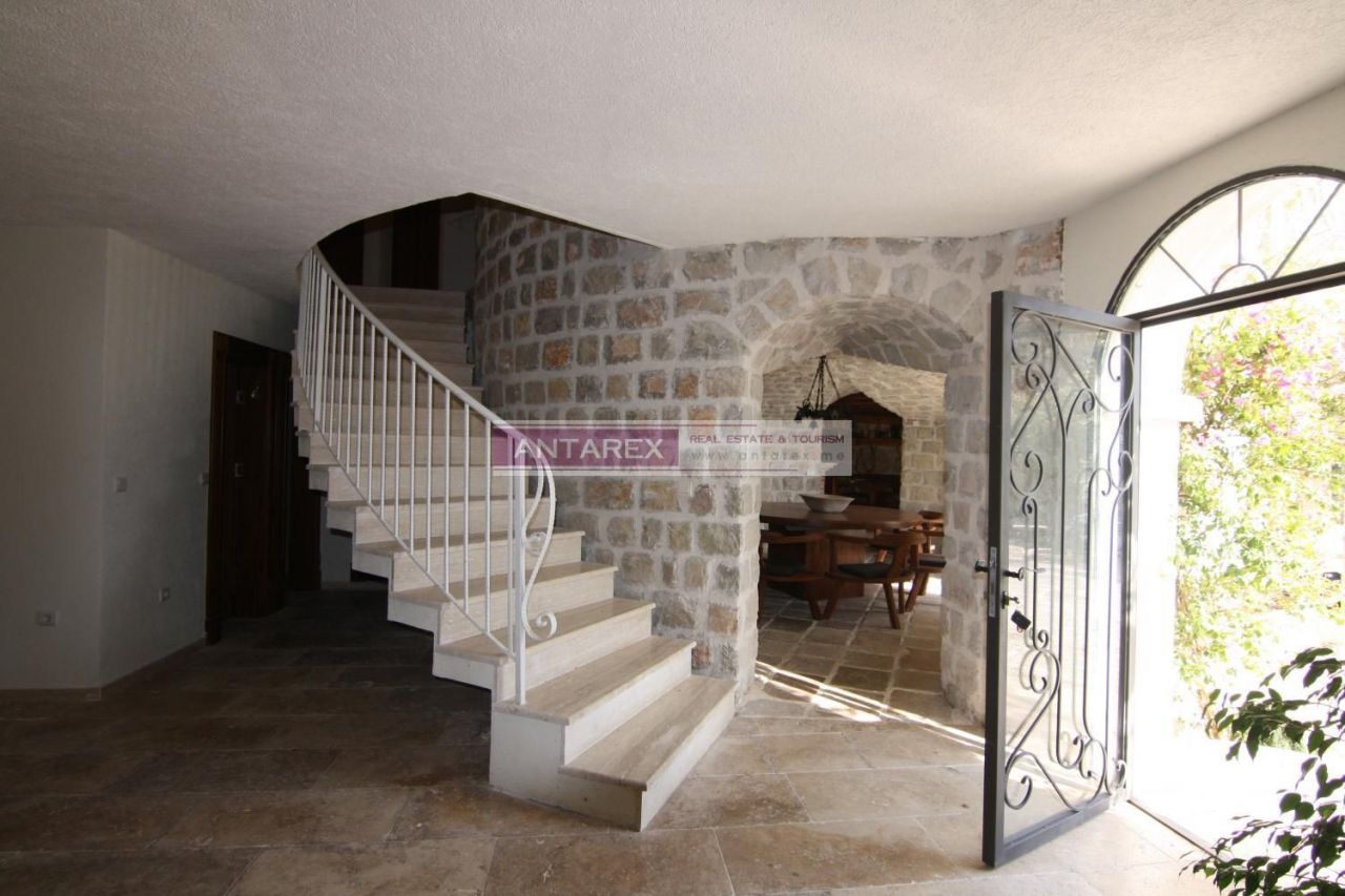 Commercial property in Rezevici, Montenegro, 1 300 m² - picture 18