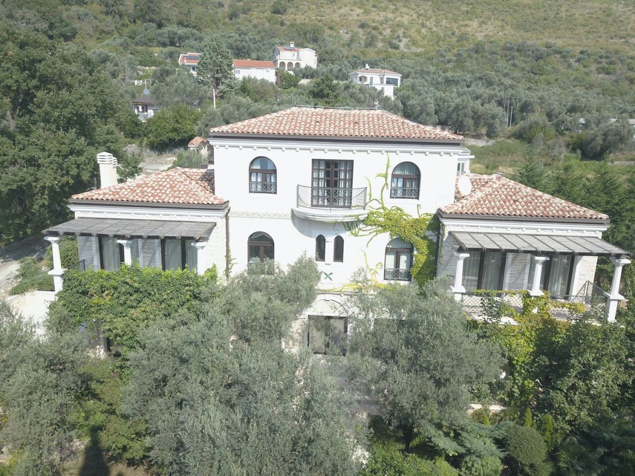 Villa in Rezevici, Montenegro, 550 m² - picture 1