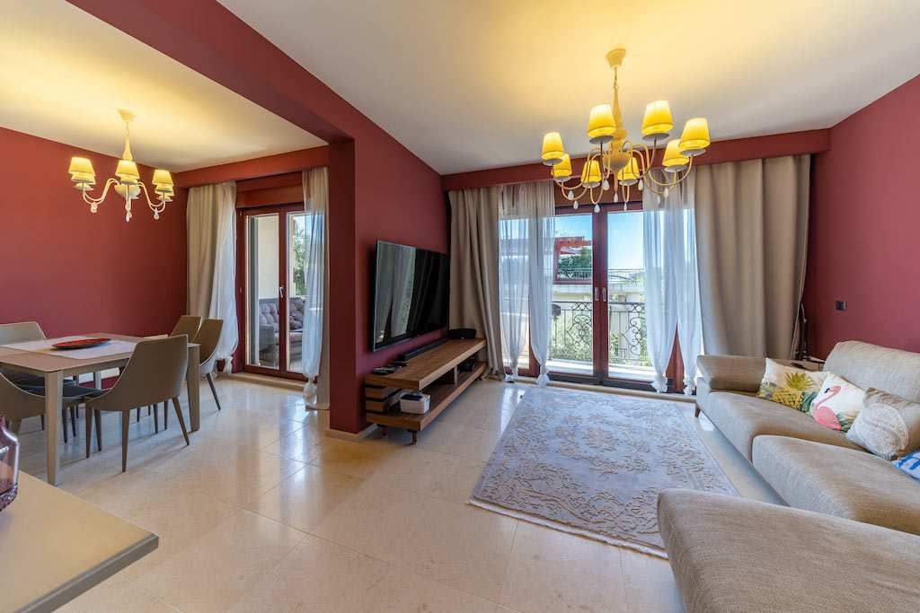 Appartement à Petrovac, Monténégro, 86 m² - image 1