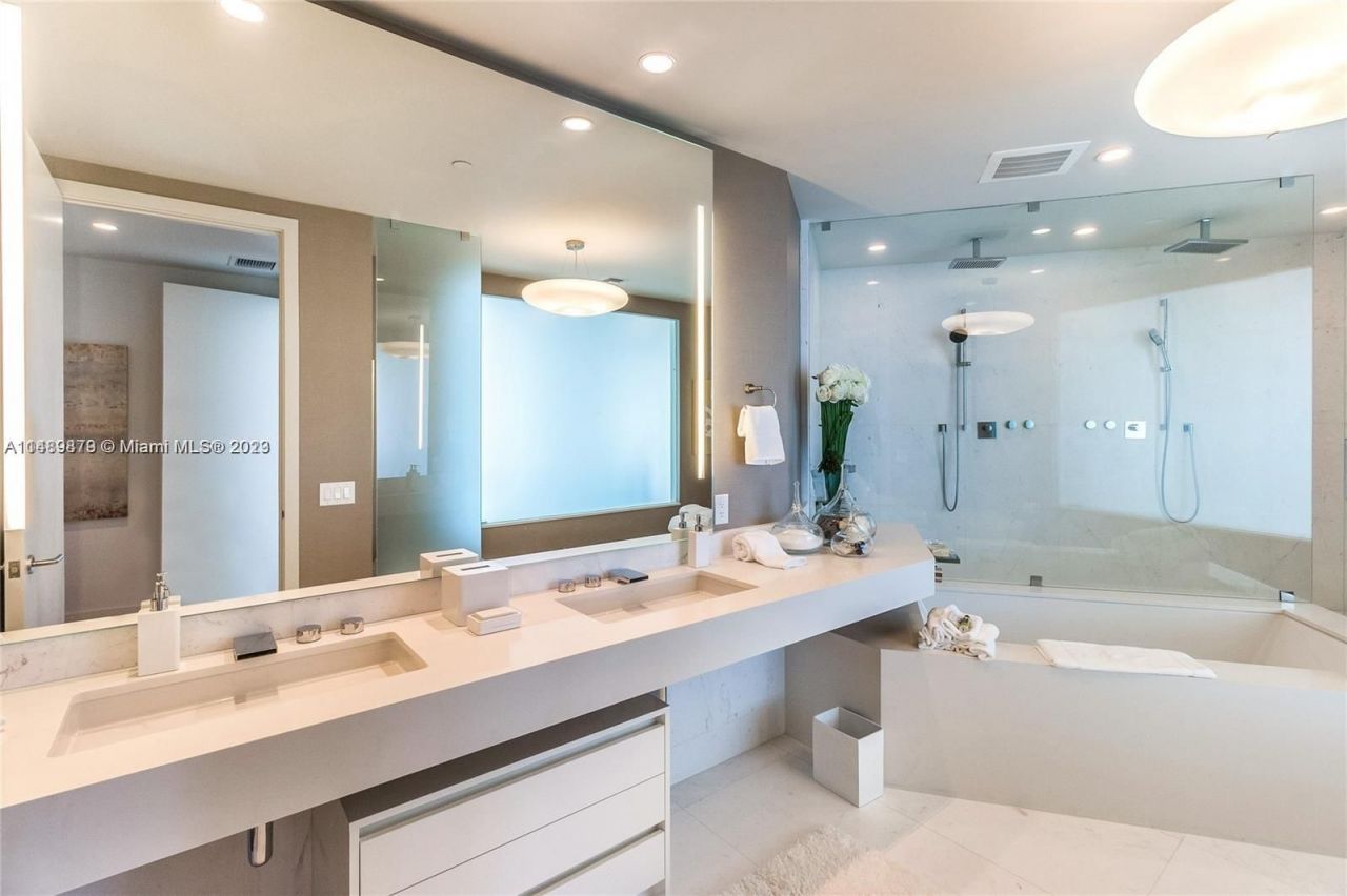 Flat in Miami, USA, 300 m² - picture 3