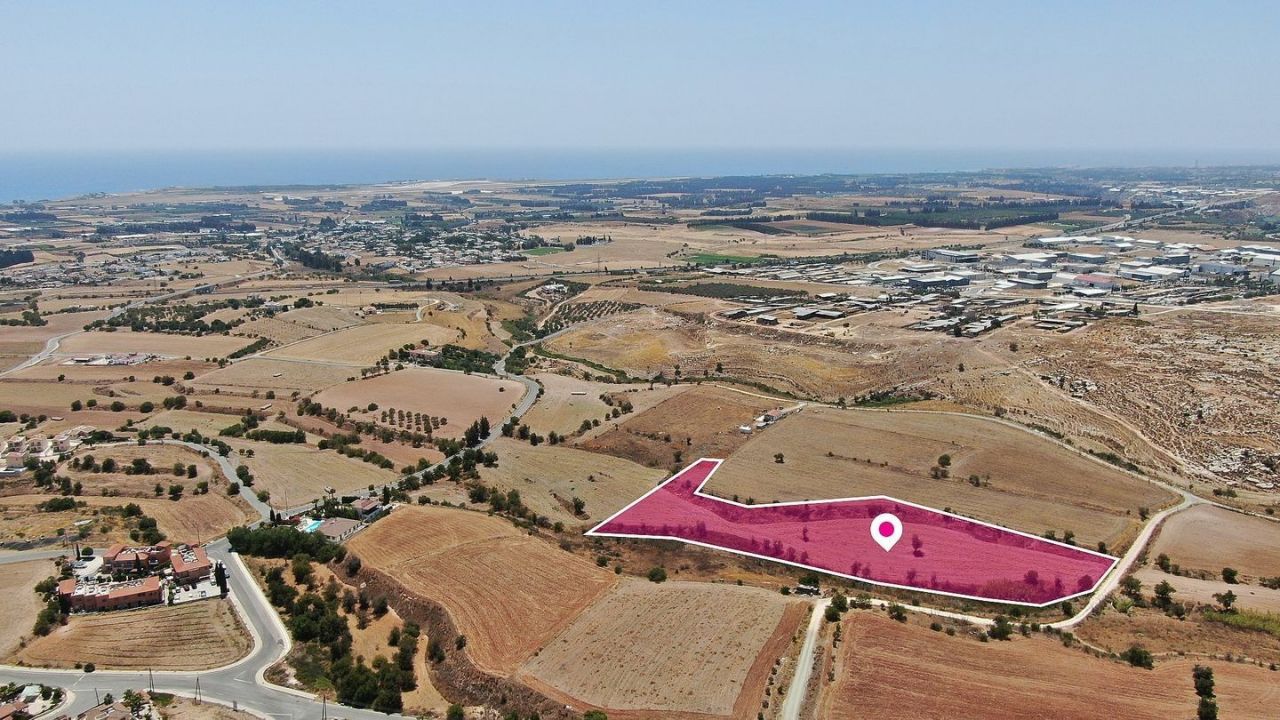 Terrain à Paphos, Chypre, 10 033 m² - image 1