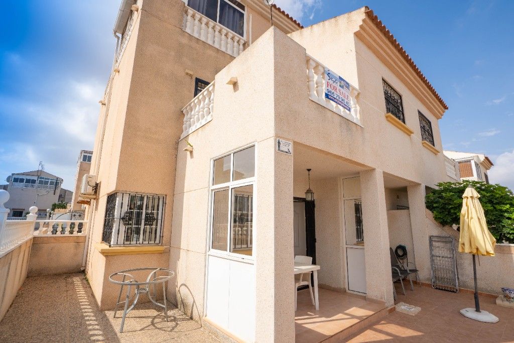 Casa en Torrevieja, España, 67 m² - imagen 1