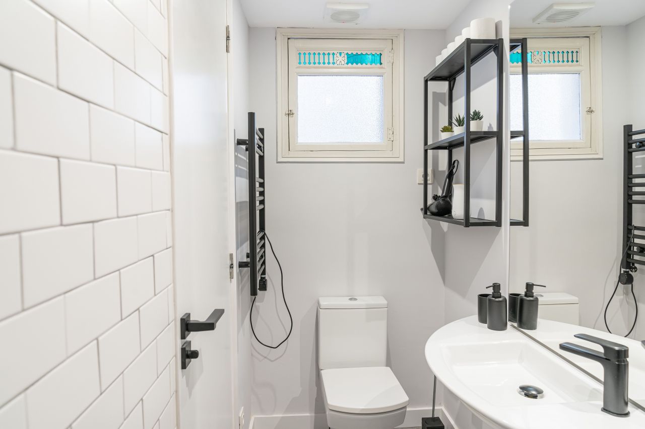 Apartment in Barcelona, Spain, 113 m² - picture 8