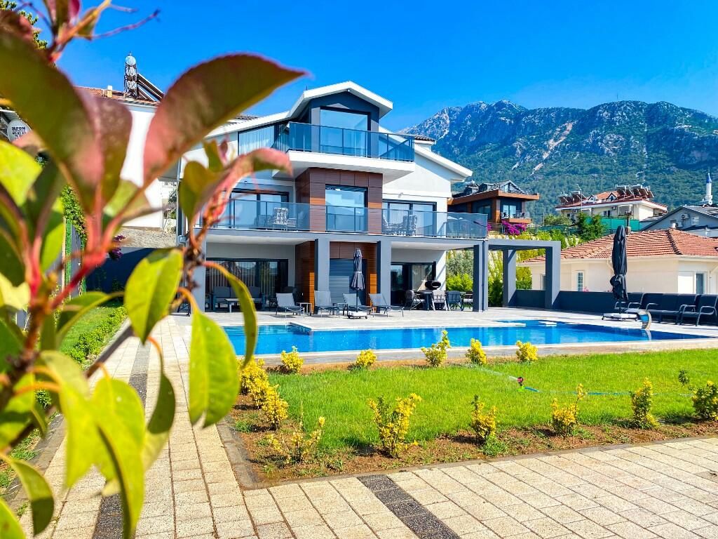 Villa à Fethiye, Turquie, 330 m² - image 1