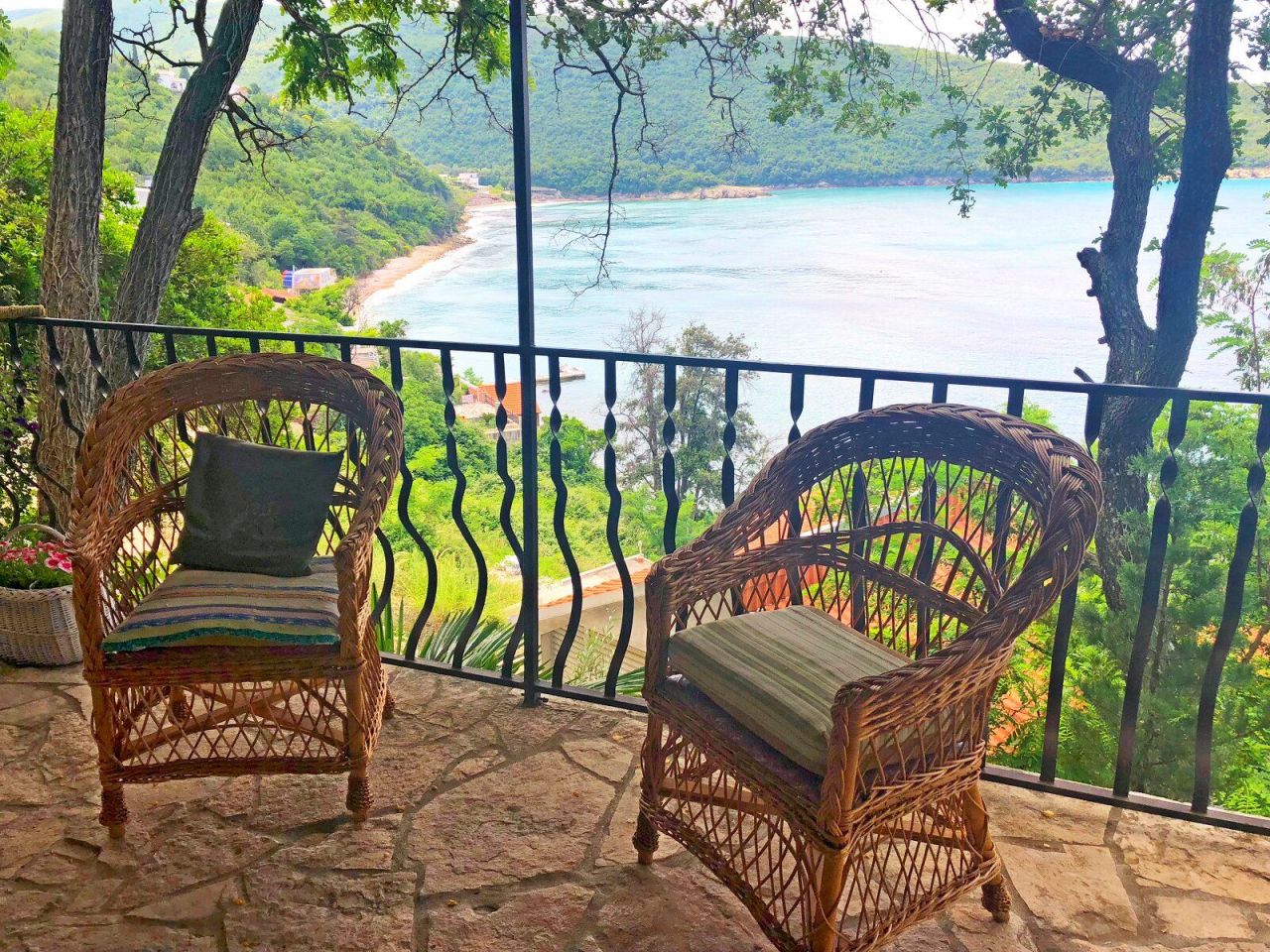 Haus in Utjeha, Montenegro, 140 m² - Foto 1