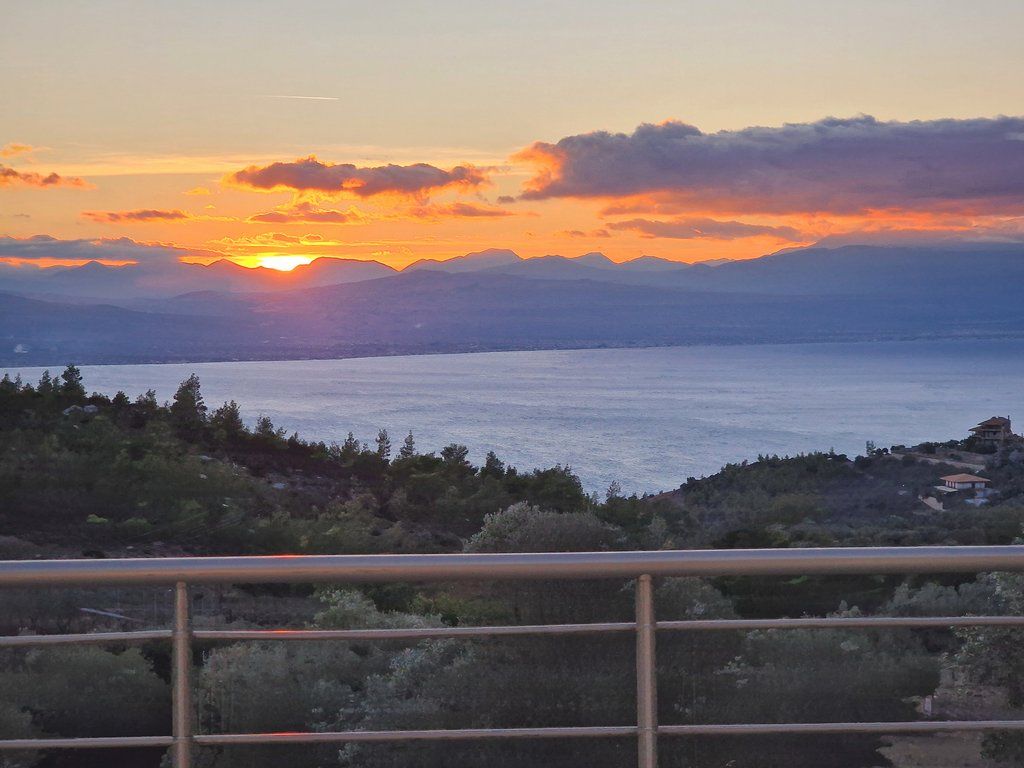 Haus in Loutraki, Griechenland, 500 m² - Foto 1